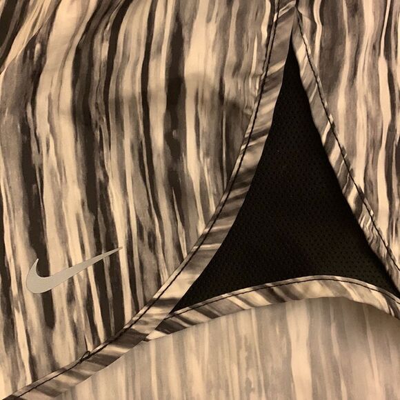 NIKE, Dri-fit, small, lined with drawing, like new condition - Picture 3 of 10